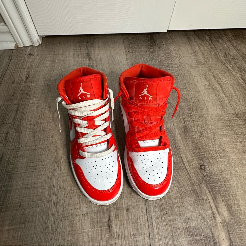 2021
Air Jordan 1 Mid SE 'Barcelona Sweater - Picture 2 of 6